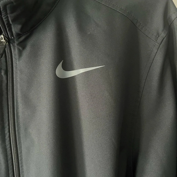 Nike Drifit Lightweight Jacket - Picture 3 of 9